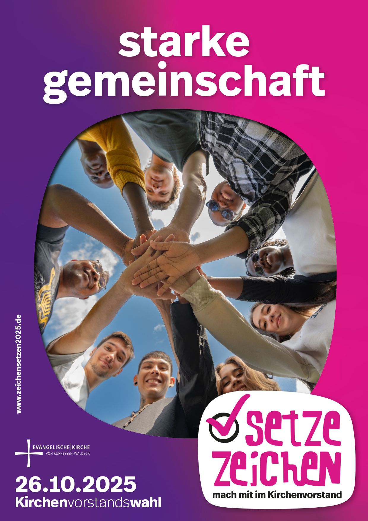 Menschen, die ihre Hände aufeinanderlegen